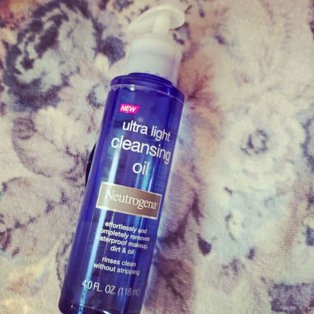 Neutrogena Ultra Light Cleansing Oil review photo by SarahLBM