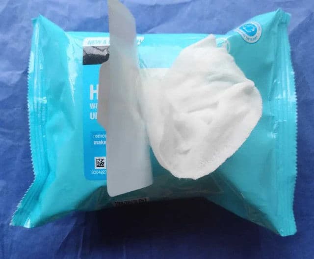 Neutrogena Hydro Boost Facial Cleansing Wipes with Hyaluronic Acid review photo by vgoodwin93