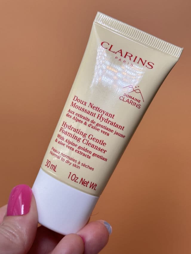Clarins Hydrating Gentle Foaming Cleanser with Alpine Herbs & Aloe Vera review photo by Juhcoelho91