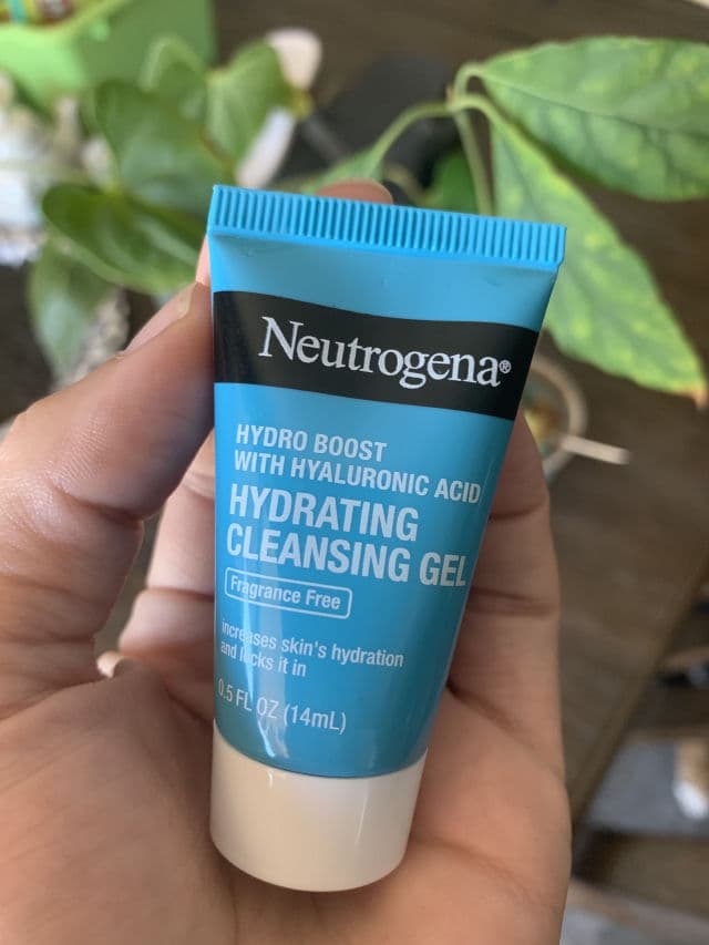 Neutrogena Hydro Boost Hydrating Cleansing Gel with Hyaluronic Acid review photo by PickyyPhat