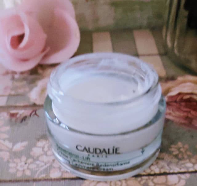 Caudalie Paris Resveratrol-Lift Firming Cashmere Cream  review photo by Elyesse2