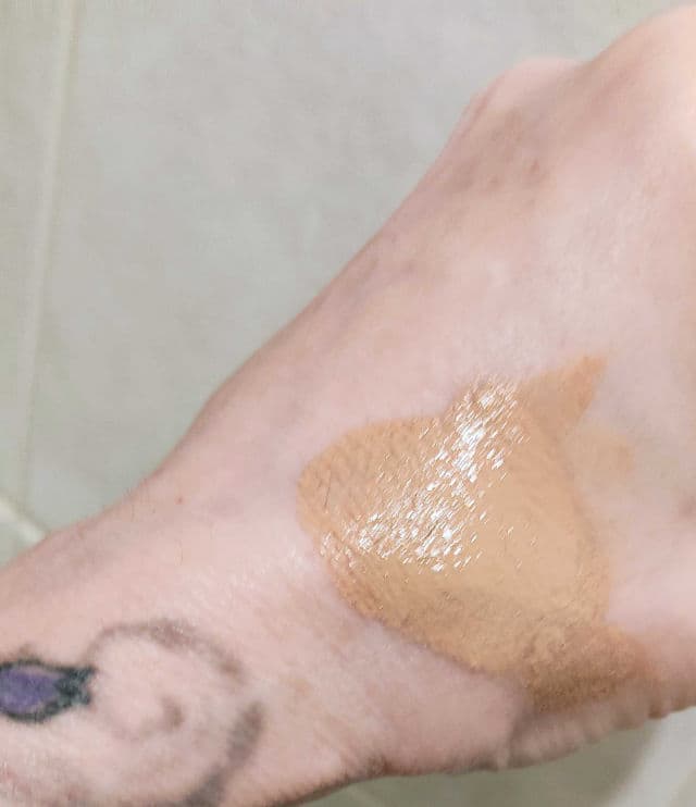 Clinique Even Better Refresh Hydrating and Repairing Makeup  review photo by Elyesse2