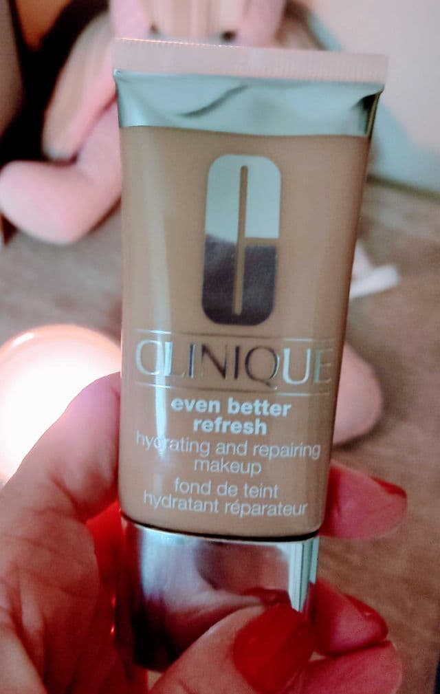 Clinique Even Better Refresh Hydrating and Repairing Makeup  review photo by Elyesse2