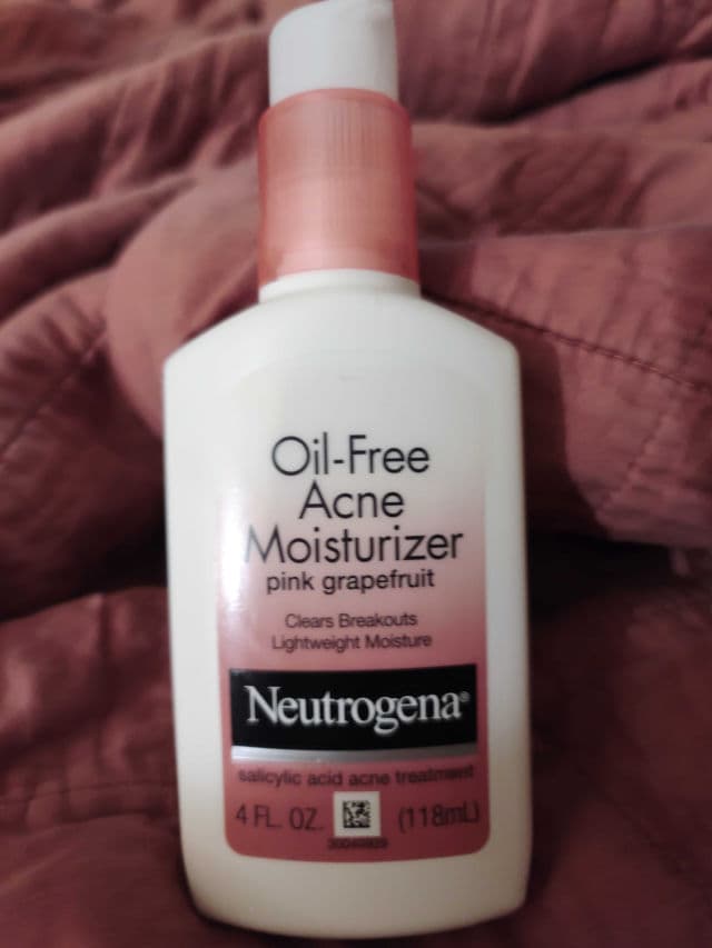 Neutrogena Oil Free Acne Facial Moisturizer review photo by charmedleal