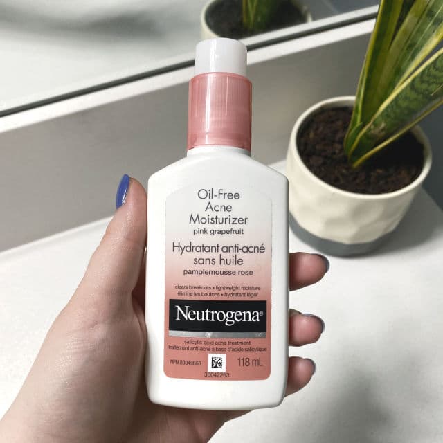 Neutrogena Oil Free Acne Facial Moisturizer review photo by carolinesbored