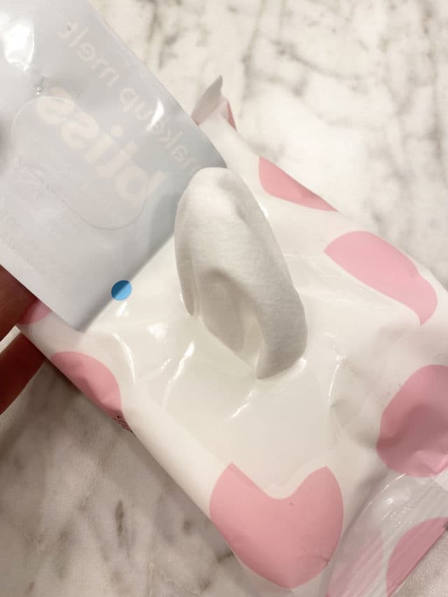 Bliss Makeup Melt Oil-Free Makeup Remover Wipes review photo by DanielleSkin27