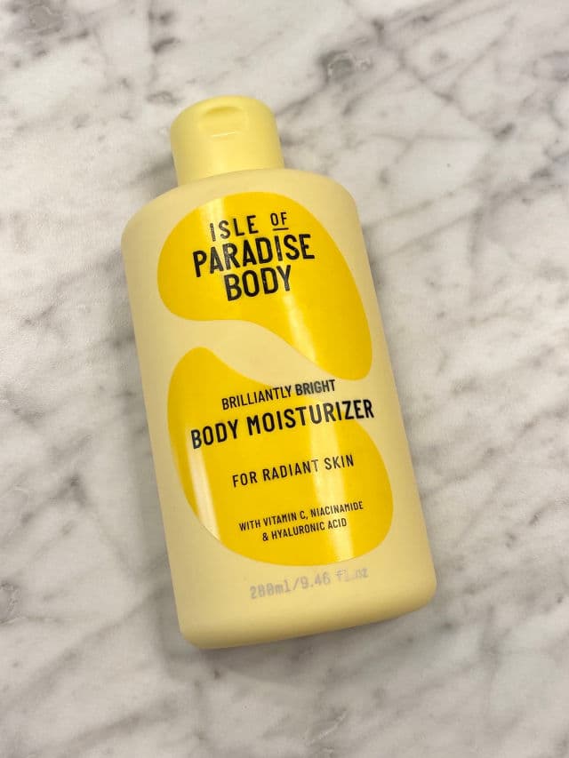 Isle of Paradise Brilliantly Bright Body Moisturizer review photo by DanielleSkin27