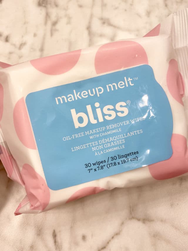 Bliss Makeup Melt Oil-Free Makeup Remover Wipes review photo by DanielleSkin27