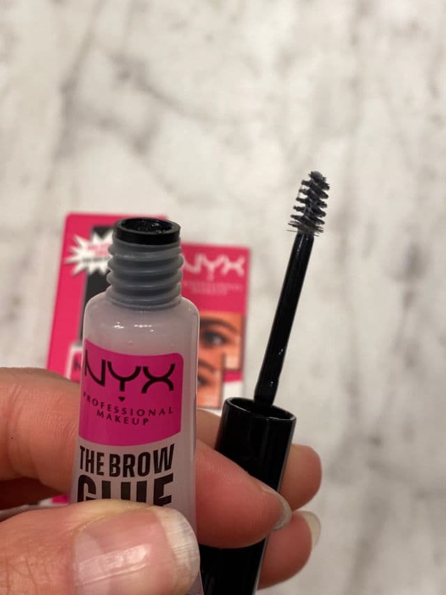 Nyx Cosmetics The Brow Glue Instant Brow Styler review photo by DanielleSkin27