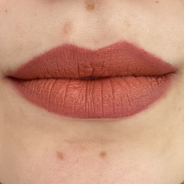 MACQUEEN Air Kiss Lipstick #05 MLBB Rose review photo by Raluca27