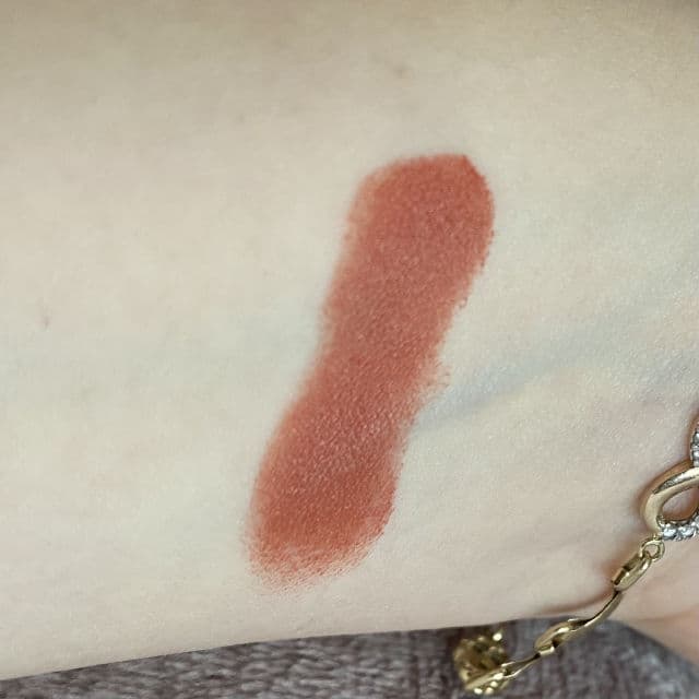 MACQUEEN Air Kiss Lipstick #05 MLBB Rose review photo by Raluca27
