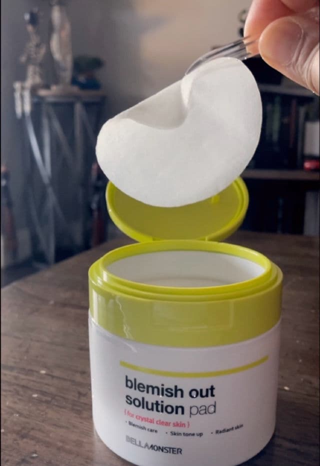 BELLAMONSTER Blemish Care Solution Pad review photo by IndiGirlReviews