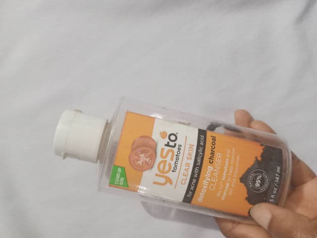 Yes To Tomatoes Clear Skin Activated Charcoal Cleanser review photo by Nelo