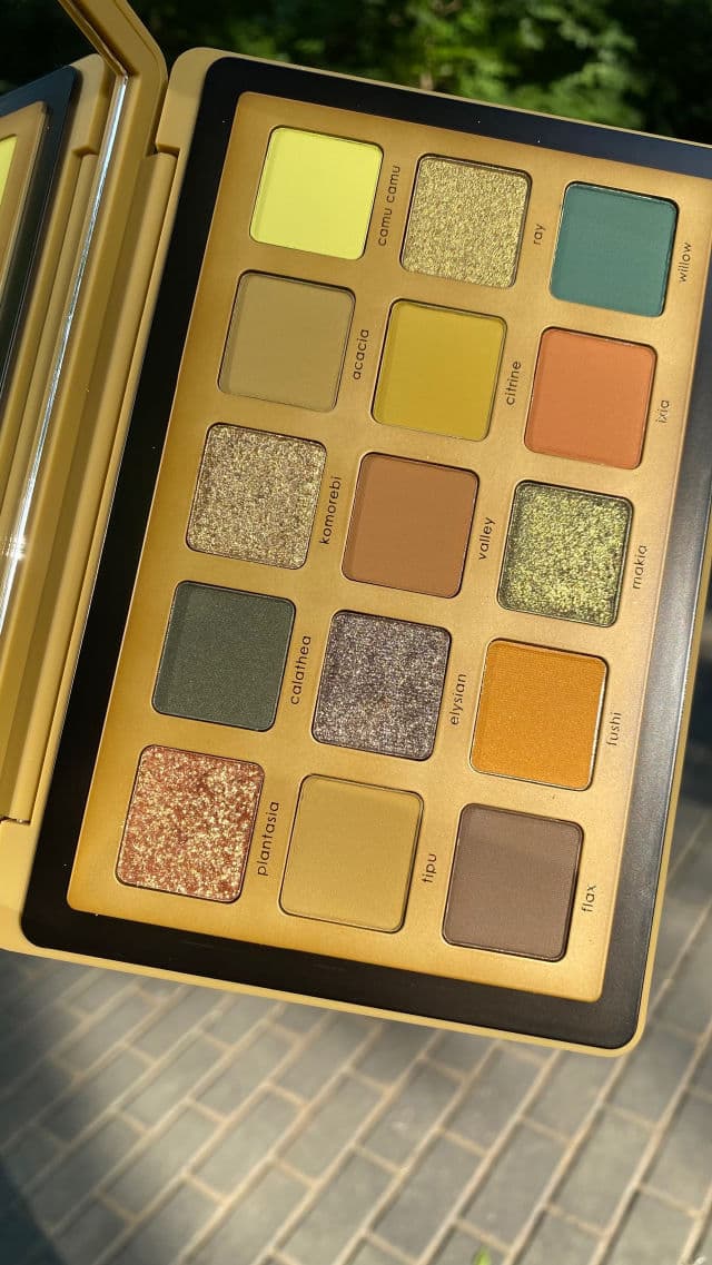 Natasha Denona Yucca Eyeshadow Palette review photo by ohohbeauty