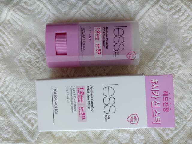 HOLIKA HOLIKA Less on Skin Redness Calming CICA Sun Stick SPF50+ review photo by thinkskinthinkme