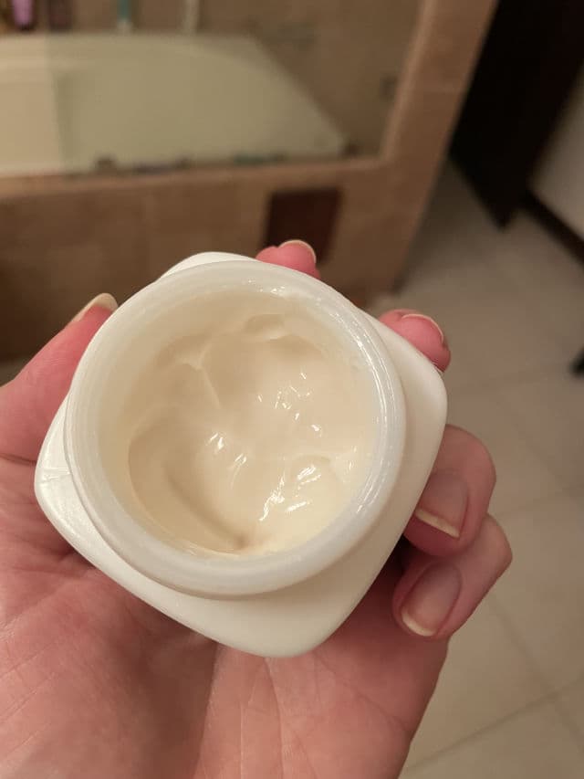 L'Oreal Paris Age Perfect Cell Renewal Anti-Aging Night Moisturizer review photo by TheEpistolarian