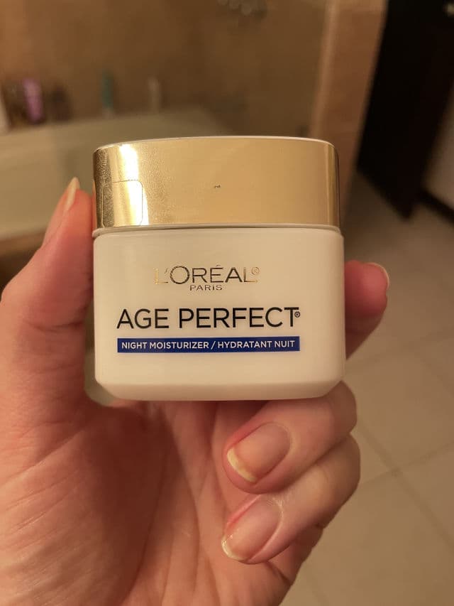 L'Oreal Paris Age Perfect Cell Renewal Anti-Aging Night Moisturizer review photo by TheEpistolarian