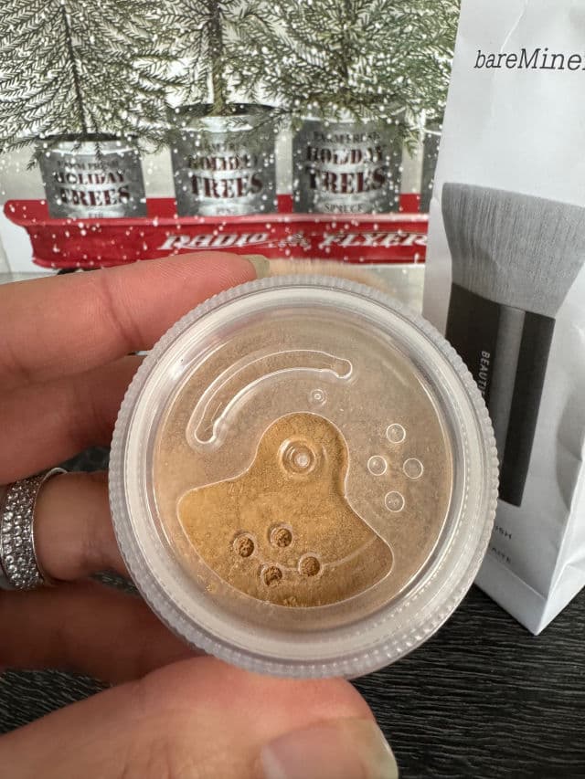 BareMinerals Original Loose Powder Foundation SPF 15 review photo by AngieQuantas