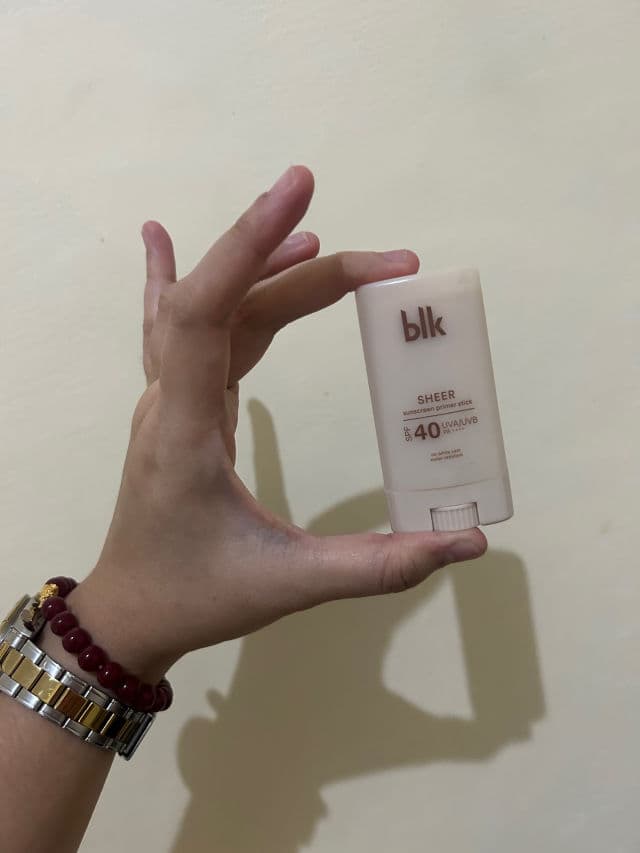 BLK Cosmetics Universal Sheer Sunscreen Primer Stick SPF40 UVA/UVB PA++++ review photo by Coffeethenskin
