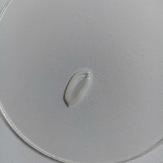 Avoskin Your Skin Bae Glow Concentrate Treatment 2% Alpha Arbutin + Multi Probiome + Beta Carotene review photo by saloveskin