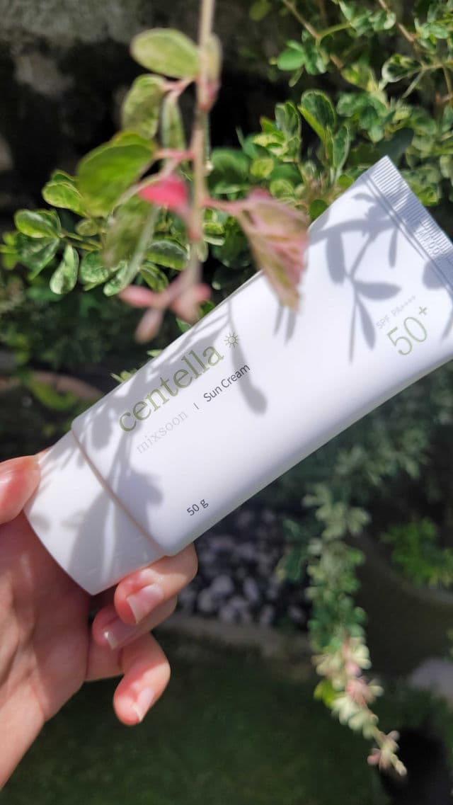 MIXSOON Centella Asiatica Sun Cream SPF 50+ PA++++  review photo by SkincrediblyMe