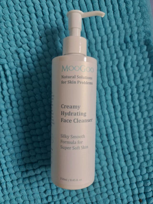 MooGoo Creamy Hydrating Face Cleanser review photo by LianaReb