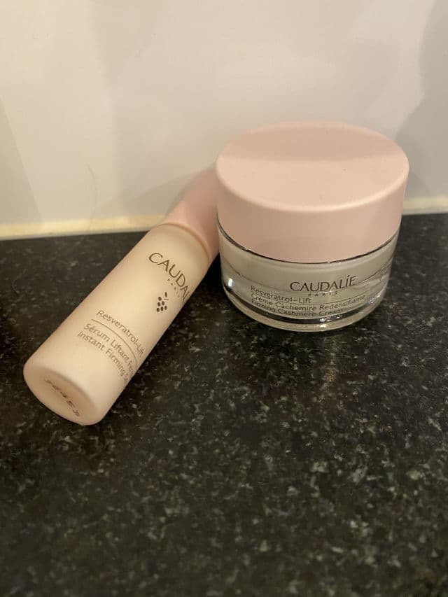 Caudalie Paris Resveratrol Lift Instant Firming Serum review photo by peetje