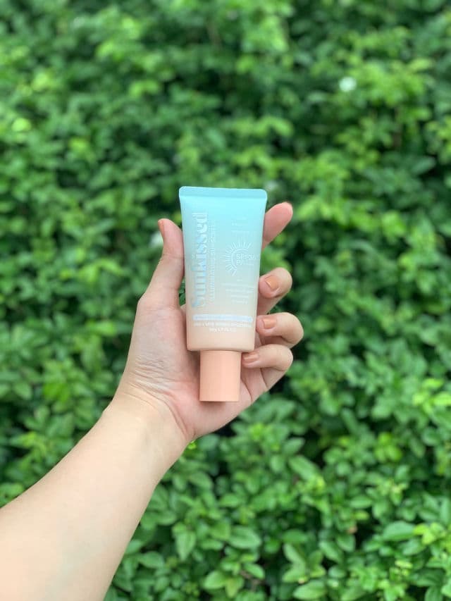 Simply HUE Barefaced Sunkissed Illuminating Sunscreen SPF 30 PA +++ review photo by Licalikes