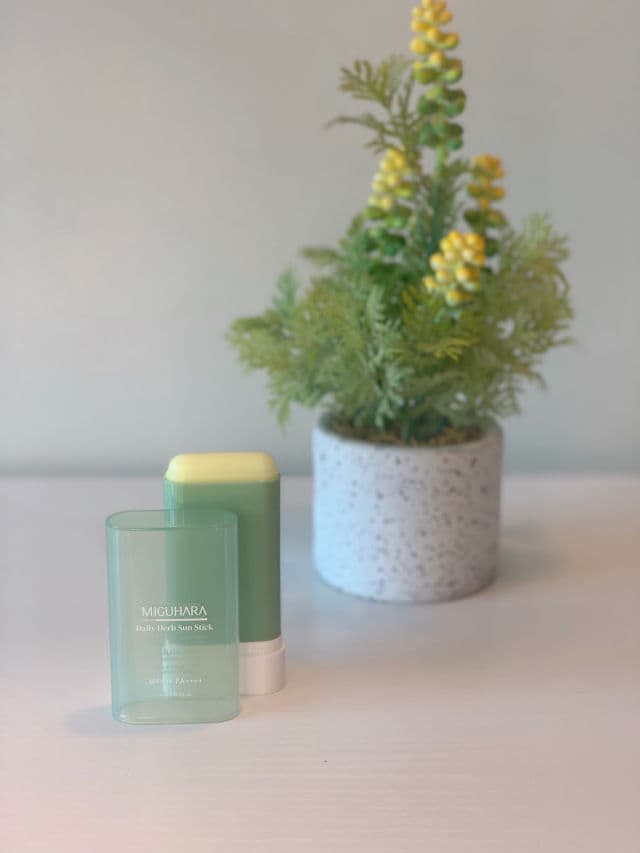 Miguhara Daily Herb Sun Stick SPF50+ PA++++ review photo by Licalikes