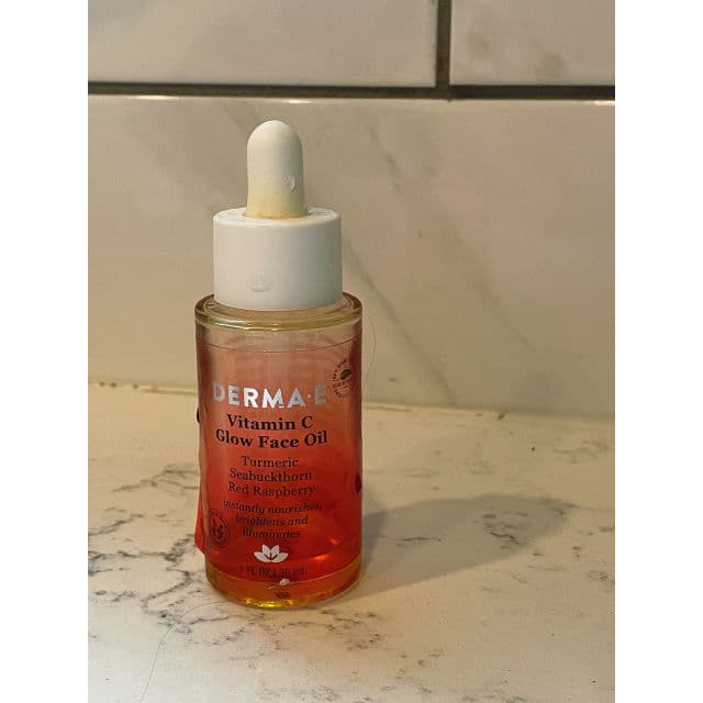 derma e Vitamin C Glow Face Oil  review photo by clairemarie