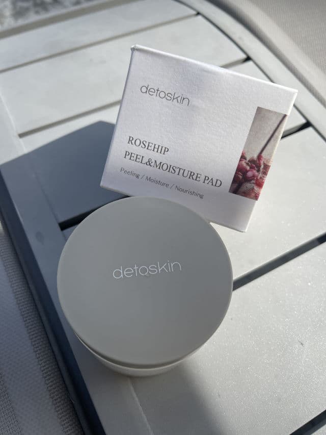 Detoskin Rosehip Skin Peel & Moisture Pad review photo by queque062