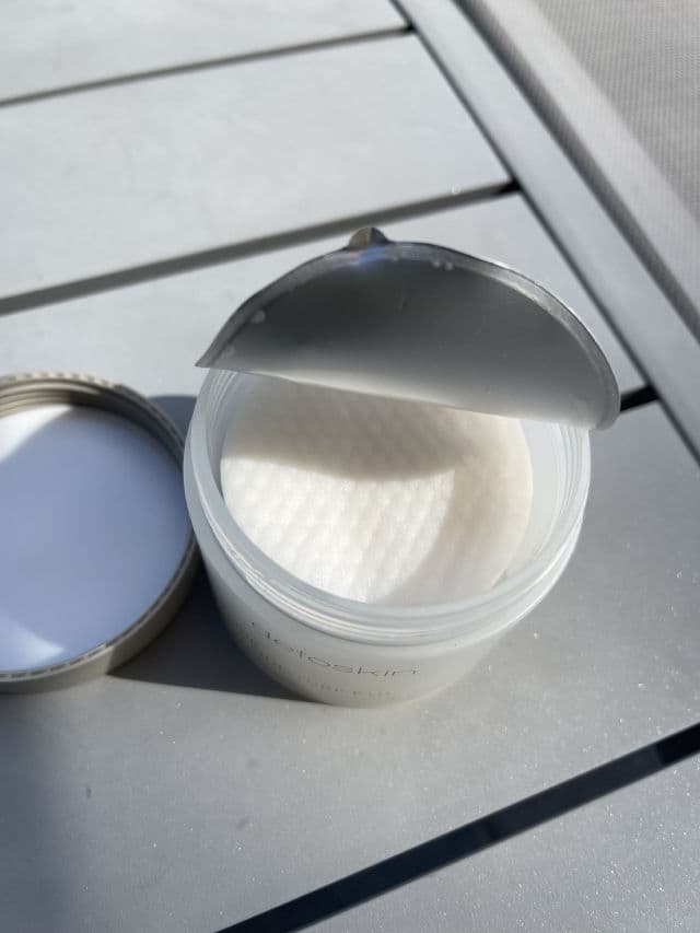 Detoskin Rosehip Skin Peel & Moisture Pad review photo by queque062