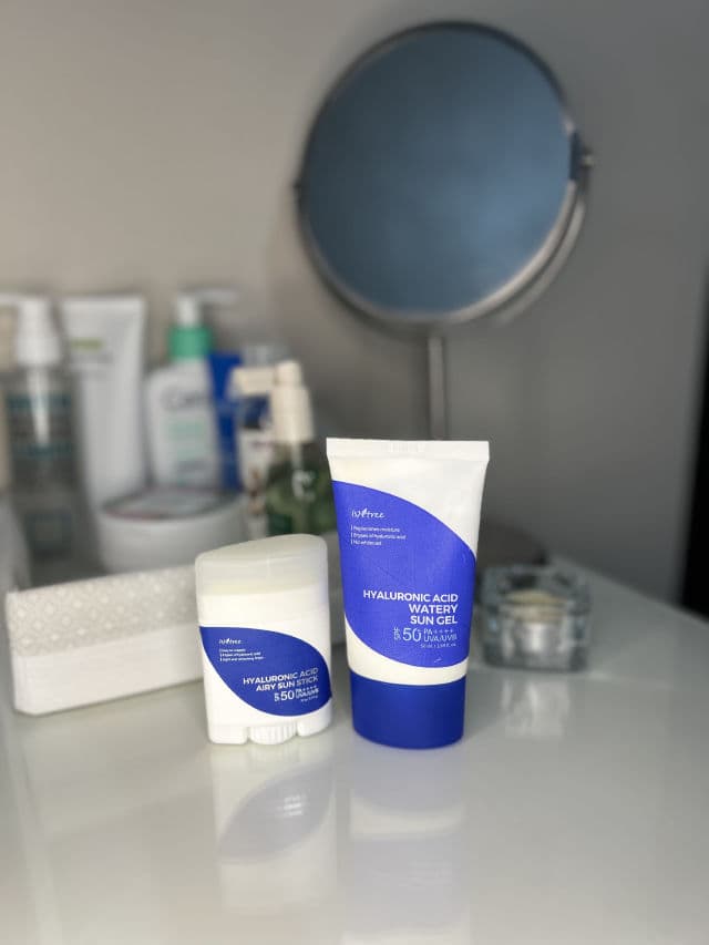 ISNTREE Hyaluronic Acid Airy Sun Stick SPF 50 PA++++ review photo by MadaboutSkin