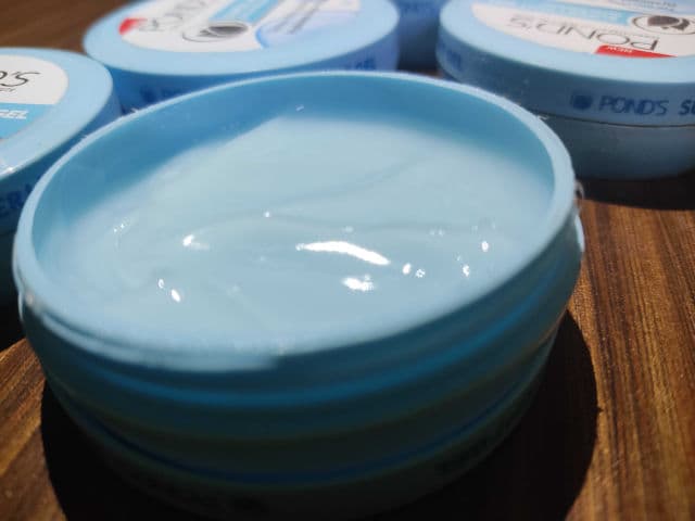 Pond's Super Light Gel Oil Free Moisturizer review photo by Karanraut