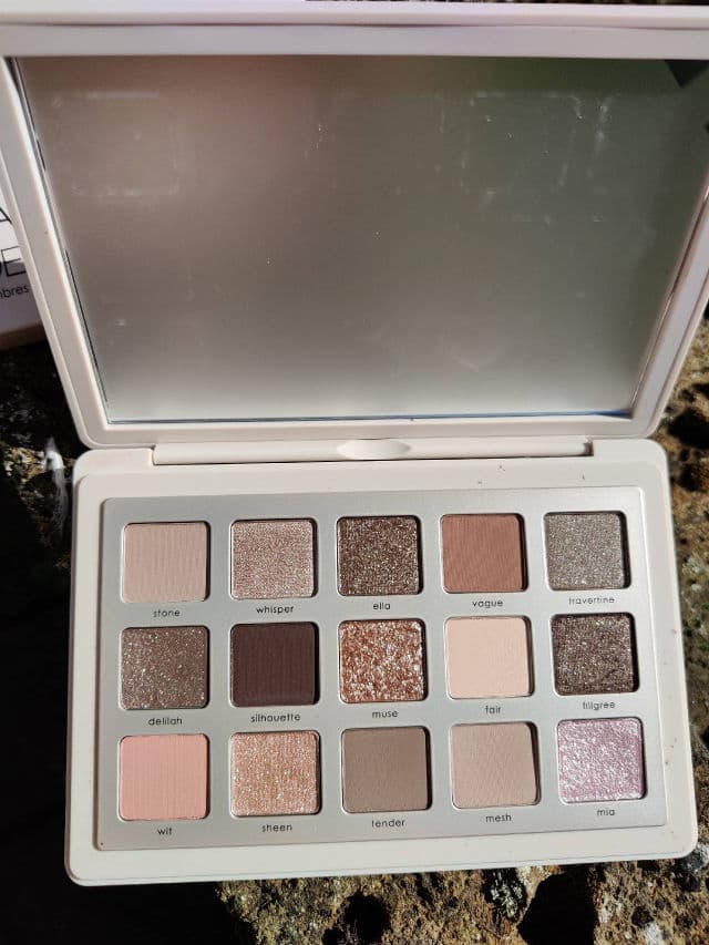 Natasha Denona I Need a Nude Eyeshadow Palette review photo by Lesyao