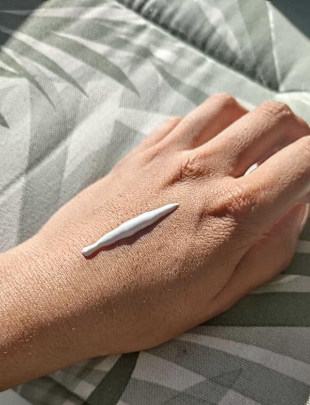 ISNTREE Hyaluronic Acid Natural Sun Cream SPF50+ PA++++ review photo by sugarjunky