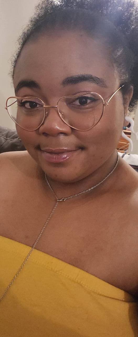 The Creme Shop Hello Kitty Kawaii Kiss Moisturizing Lip Oil - Apple Flavored review photo by fatbaebie