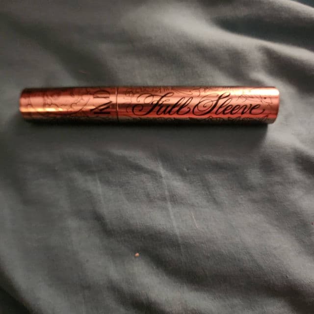 KVD Beauty Full Sleeve Long + Defined Tubing Mascara review photo by Beckster