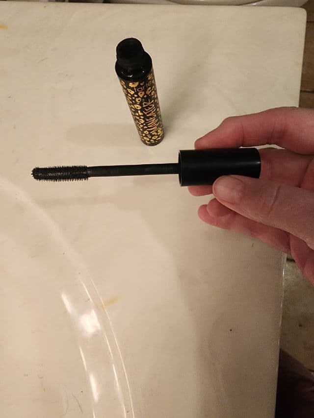 Tarte Maneater Voluptuous Mascara review photo by Beckster