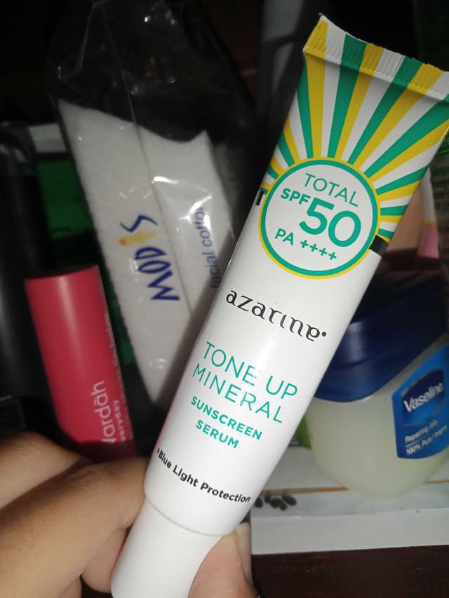 Azarine Tone Up Mineral Sunscreen Serum SPF 50 PA++++ review photo by ahihihi