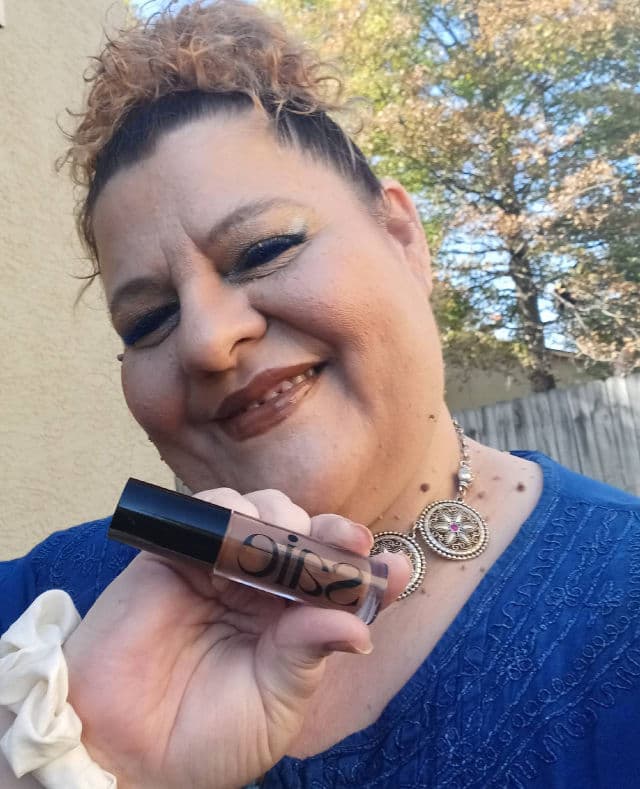 Saie Kiss - Clear review photo by SarahRD