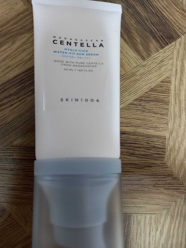 SKIN1004 Madagascar Centella Hyalu-Cica Water-Fit Sun Serum SPF50+ PA++++ review photo by Mayyeong88