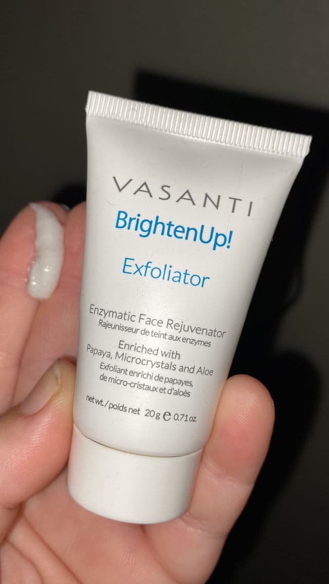 Vasanti Brighten Up! Enzymatic Face Rejuvenator review photo by DiscoveringDaily