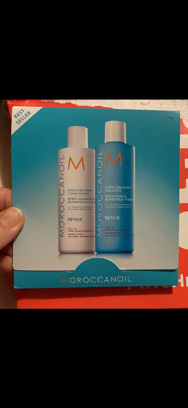 Moroccanoil Moisture Repair Shampoo review photo by DiscoveringDaily