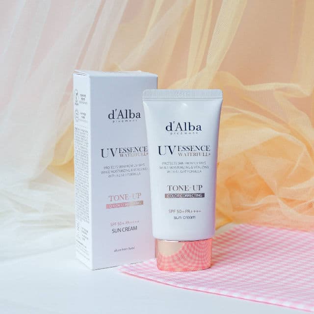 D' Alba Piedmont UV Essence Waterfull UV Essence Tone-Up Sun Cream SPF50+ PA++++ review photo by CLThingsiLove