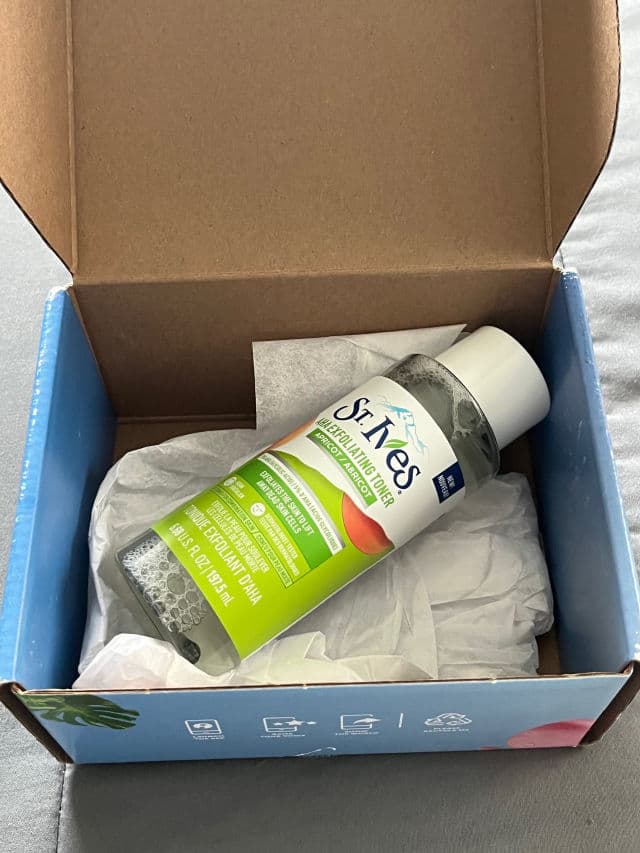 St. Ives Apricot AHA Exfoliating Toner review photo by Jaysbeautylife