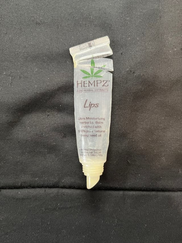 Hempz Ultra Moisturizing Herbal Lip Balm review photo by Jaysbeautylife