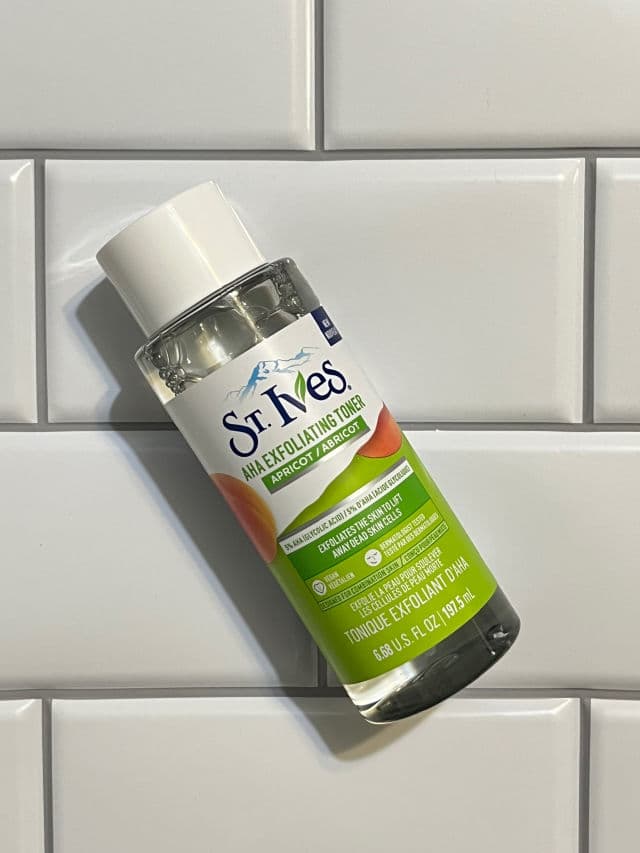 St. Ives Apricot AHA Exfoliating Toner review photo by Jaysbeautylife