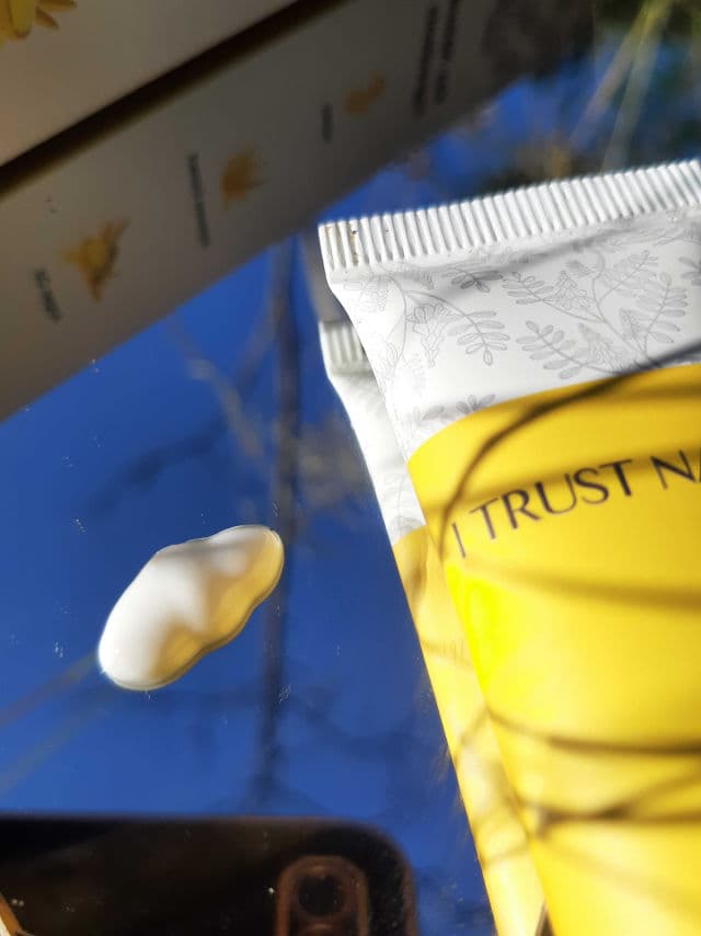 I Trust Nature Honey Sun Protection SPF50+ PA+++ review photo by itsarabella