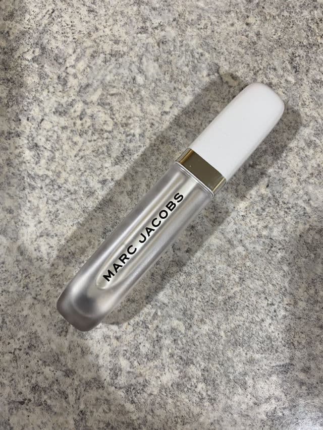 Marc Jacobs Beauty Re(cover) Hydrating Coconut Lip Oil review photo by skincaringandsharing